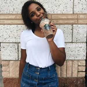 Meet your Posher, Selena